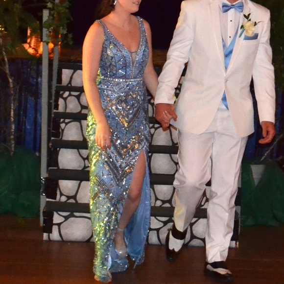 PROM DRESS - Picture 3 of 9